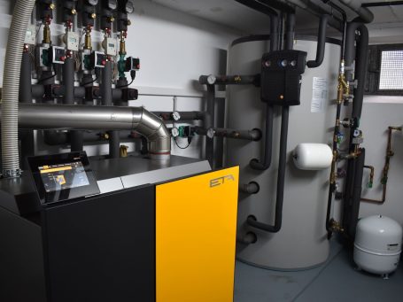 ETA Pelletsheizung mit Pufferspeichermanagement